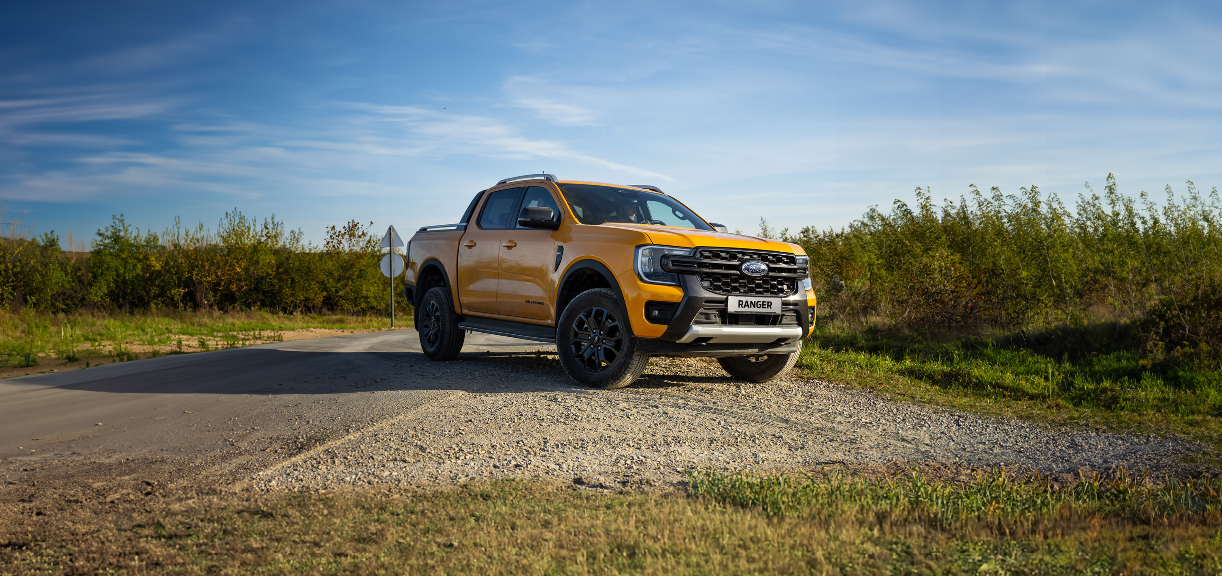 FORD RANGER loading=